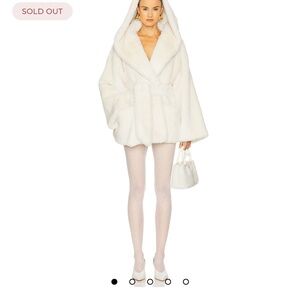 Helsa : The Hooded Faux Fur Coat in White